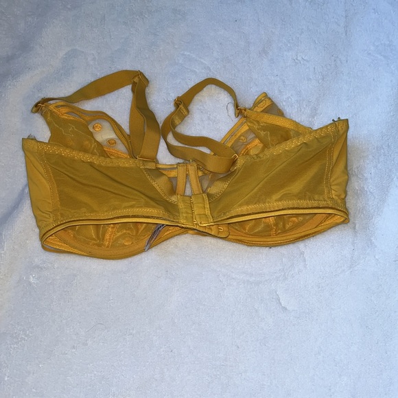 Yellow sheer polka dot bra 34I - Picture 6 of 6